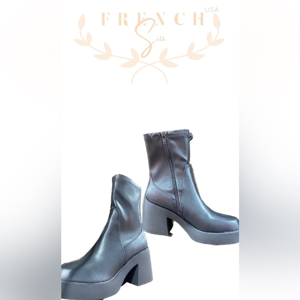 Trendy Black Boots, Perfect for Fall!